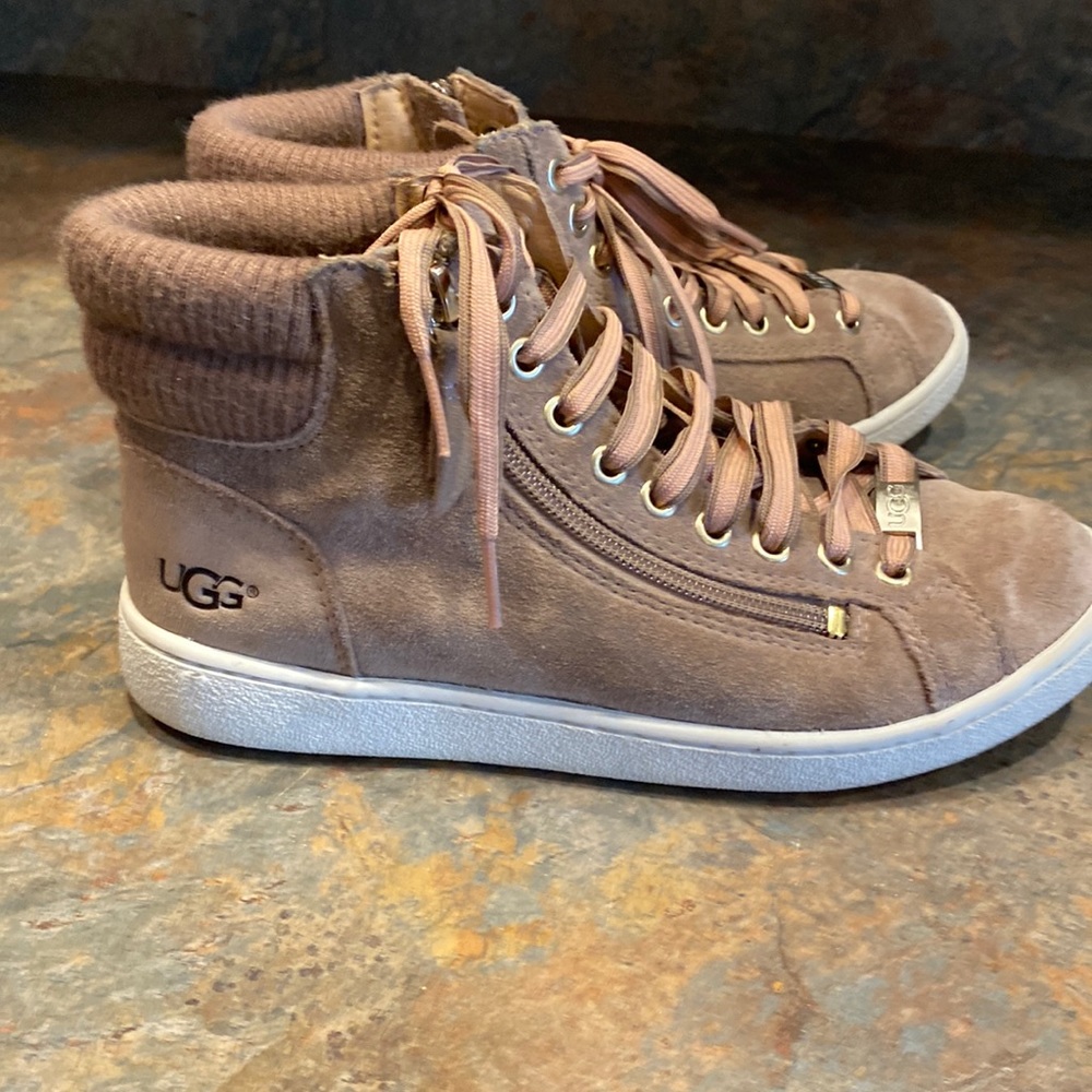 Ugg tan trainer sz 6